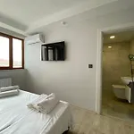 Gala Hotel *