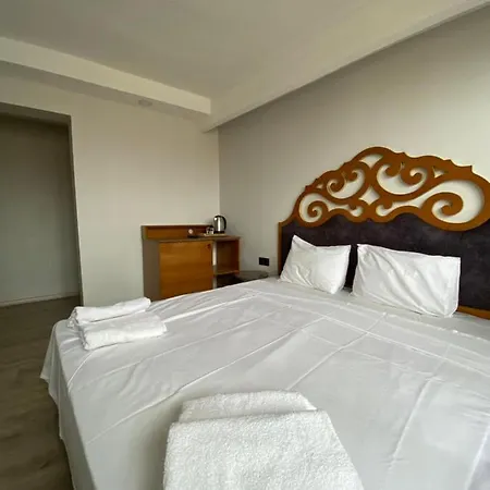 Gala With Free Parking Hotel *