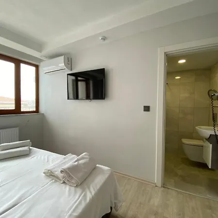 Gala With Free Parking Hotel *