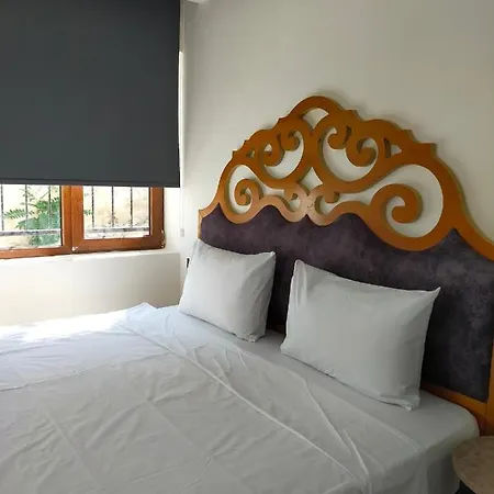 Gala With Free Parking Hotel