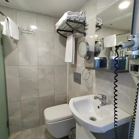 Gala With Free Parking Hotel *