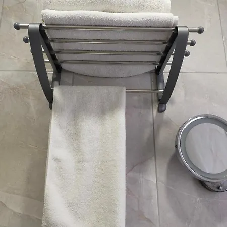 Gala With Free Parking Hotel *