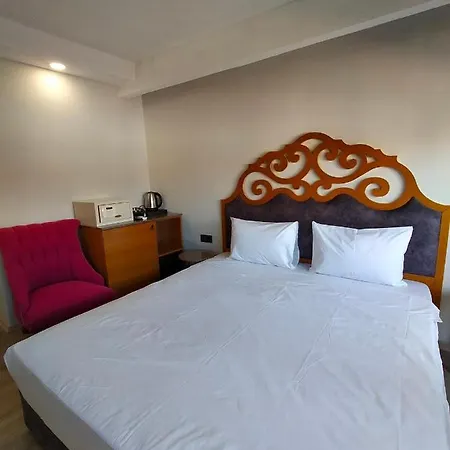 Hotel Gala With Free Parking