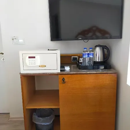 Gala With Free Parking Hotel *