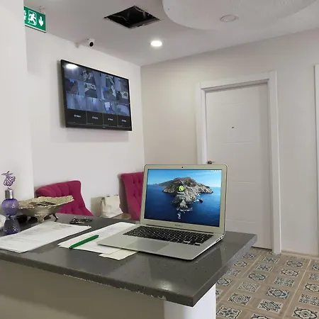 Gala With Free Parking Hotel