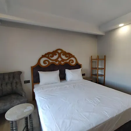 Gala With Free Parking Hotel